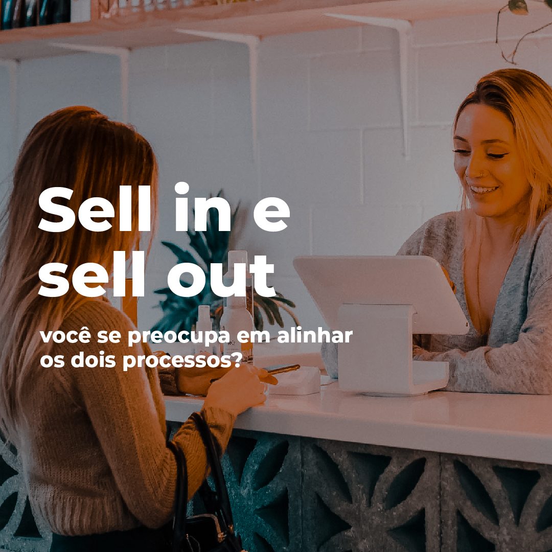 #PraCegoVer #PraTodesVerem: a imagem mostra duas mulheres brancas conversando enquanto uma delas olha para um tablet. Na foto está o texto: "Sell in e sell out: você se preocupa em alinhar os dois processos?".